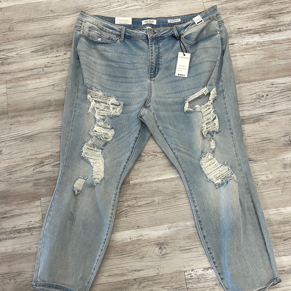 BNWT Judy Blue Heavy Distressd Boyfriend Jeans